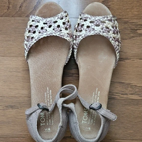 🎉HP🎉 Toms Platform Wedges - Picture 4 of 7